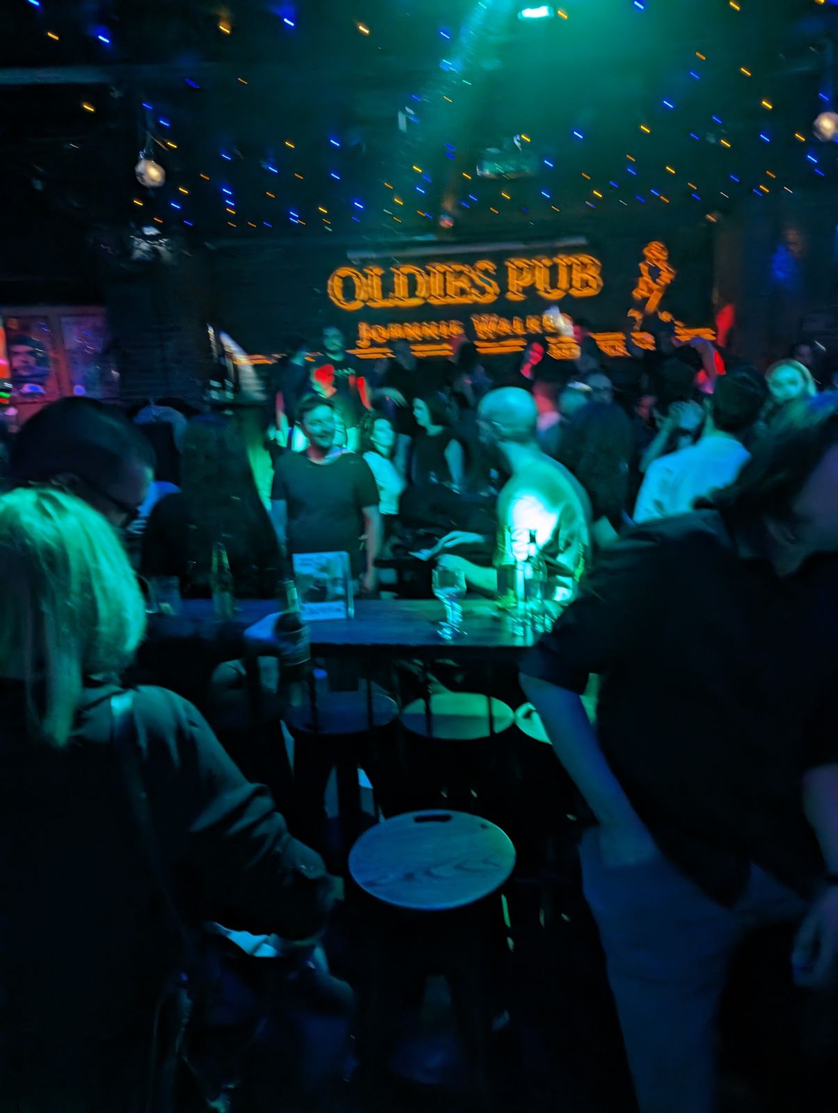 シビウのクラブOldies Pubの店内の熱気