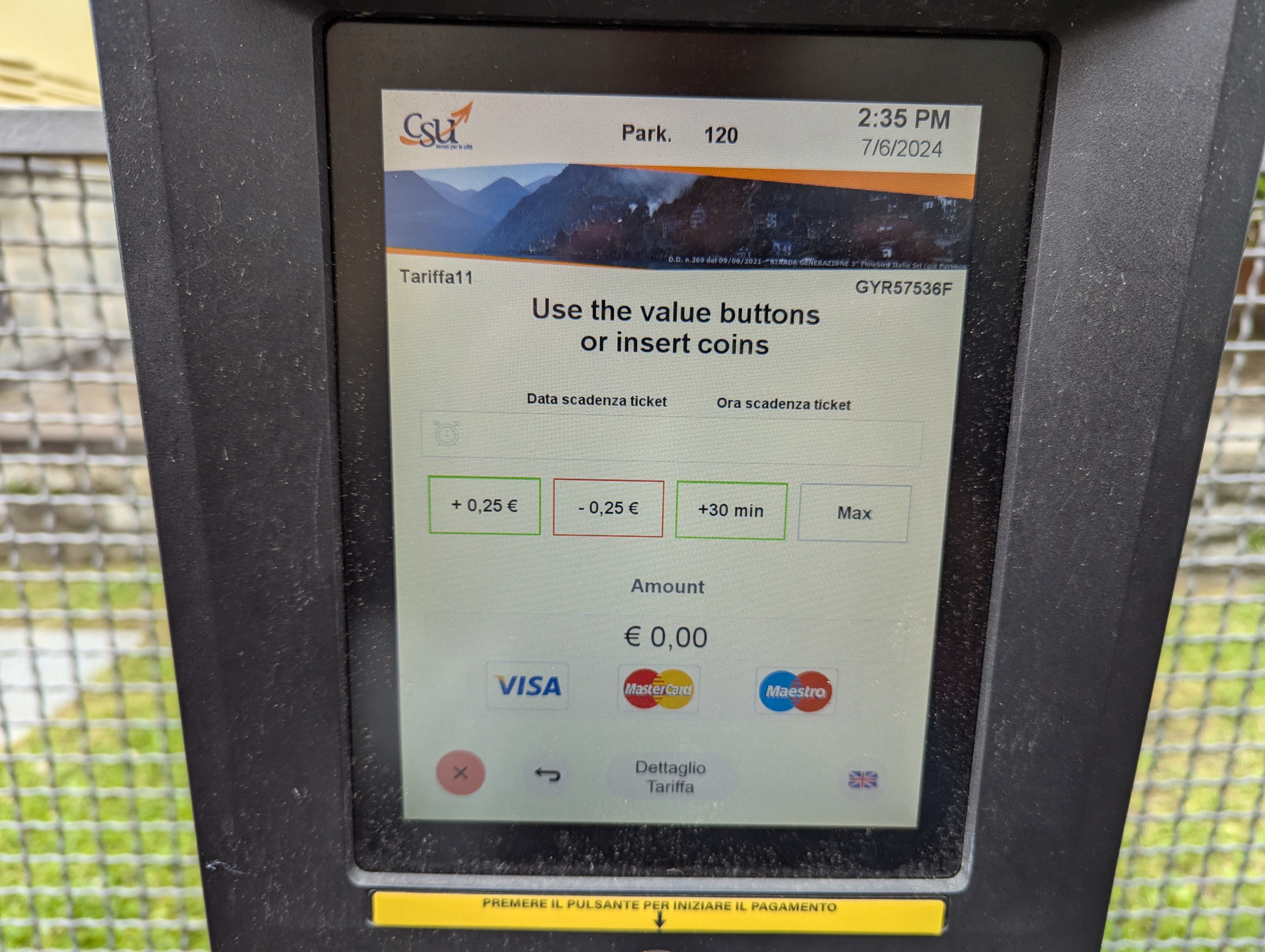 精算機の金額選択画面。+0.25ユーロ・+30分・VISA・Mastercard・Maestro対応