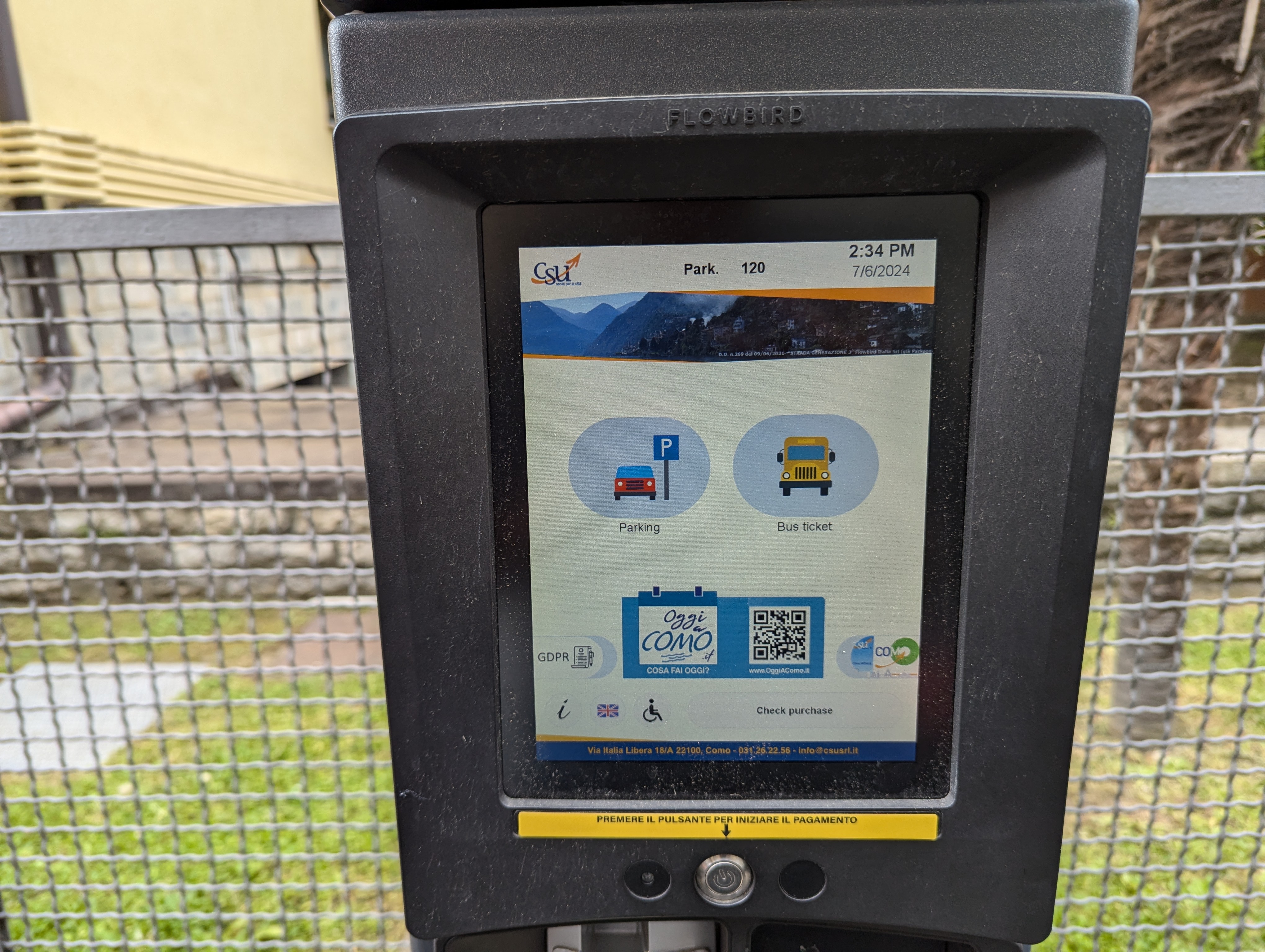 英語表記に切り替えた精算機ホーム画面「Parking」「Bus ticket」