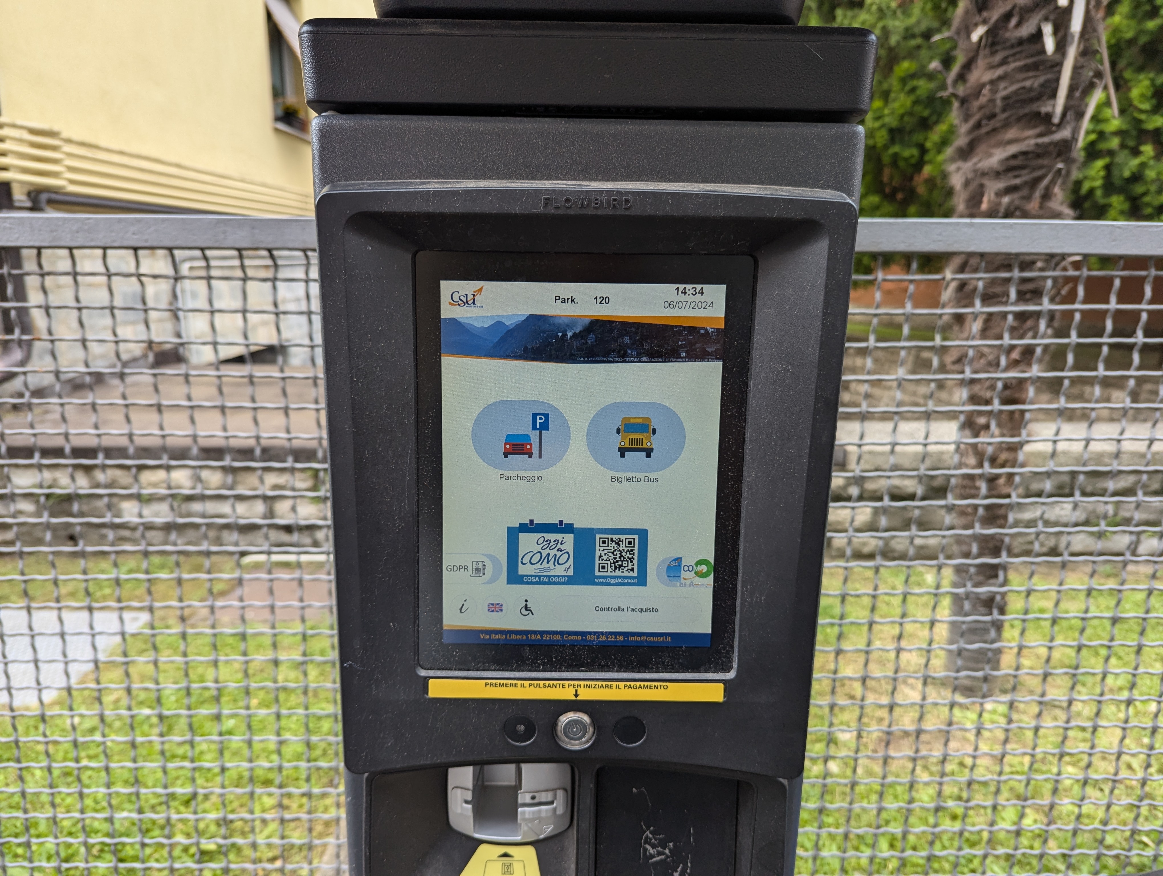 イタリア語表記の精算機ホーム画面「Parcheggio」「Biglietto Bus」