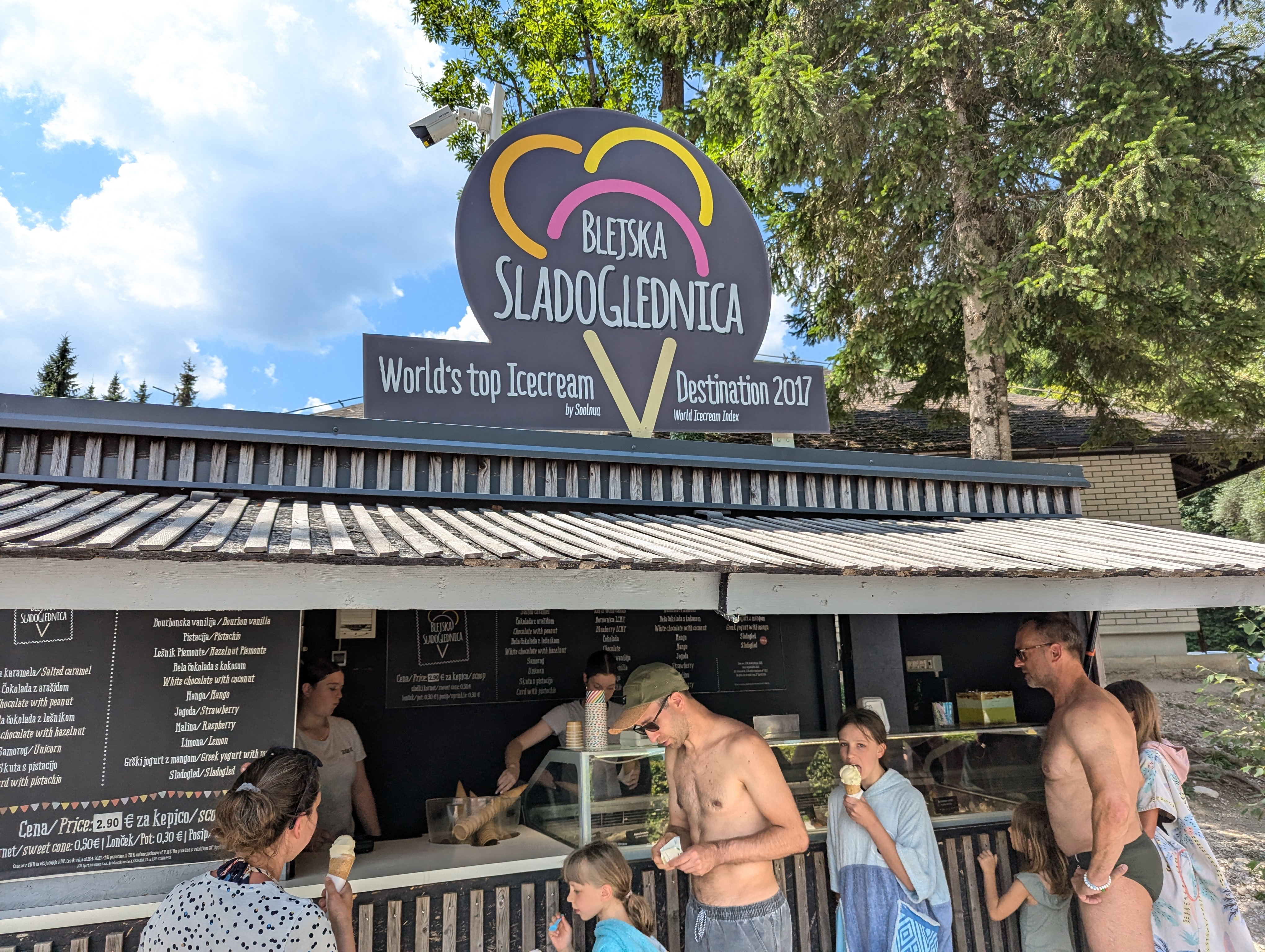 ブレッド湖畔のジェラートスタンドBlejska Sladoglednicaの看板
