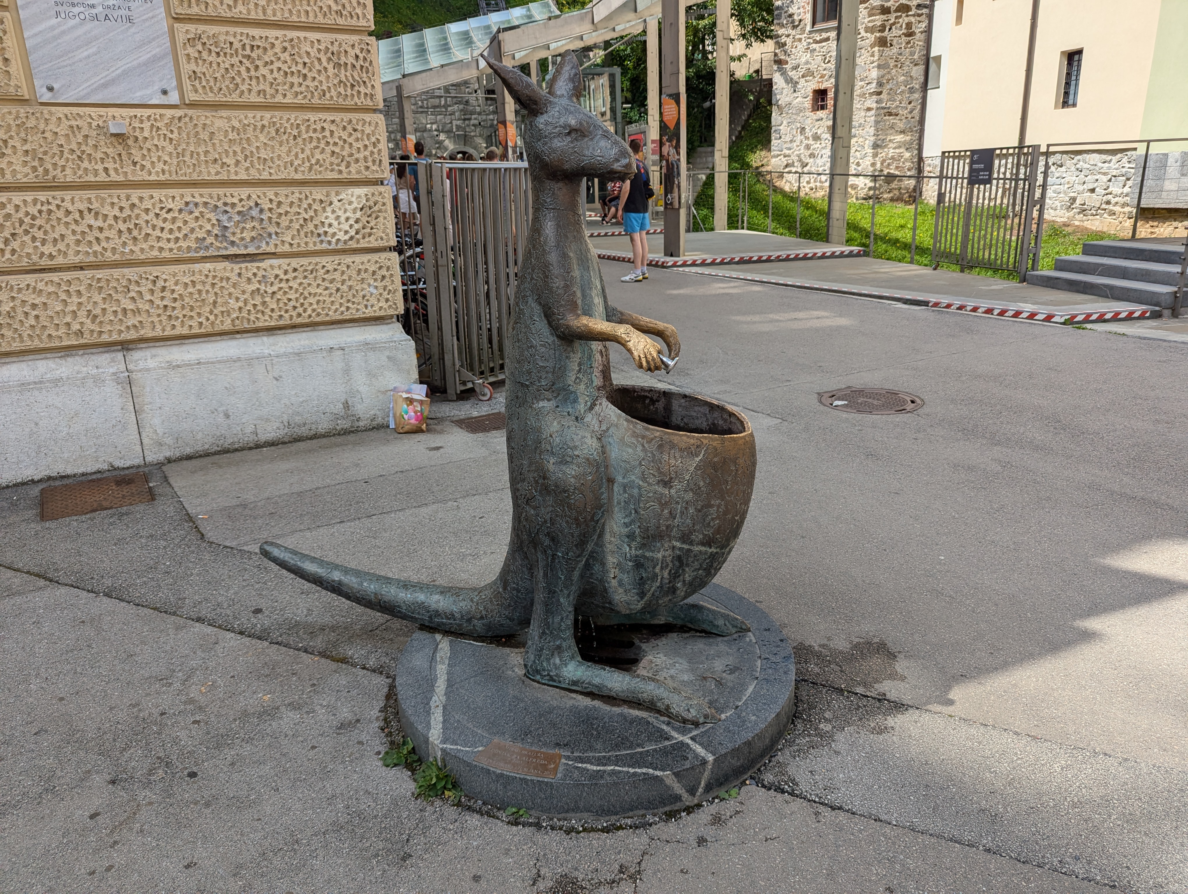 フニクラ乗り場近くにあるカンガルーの形をした水飲み場