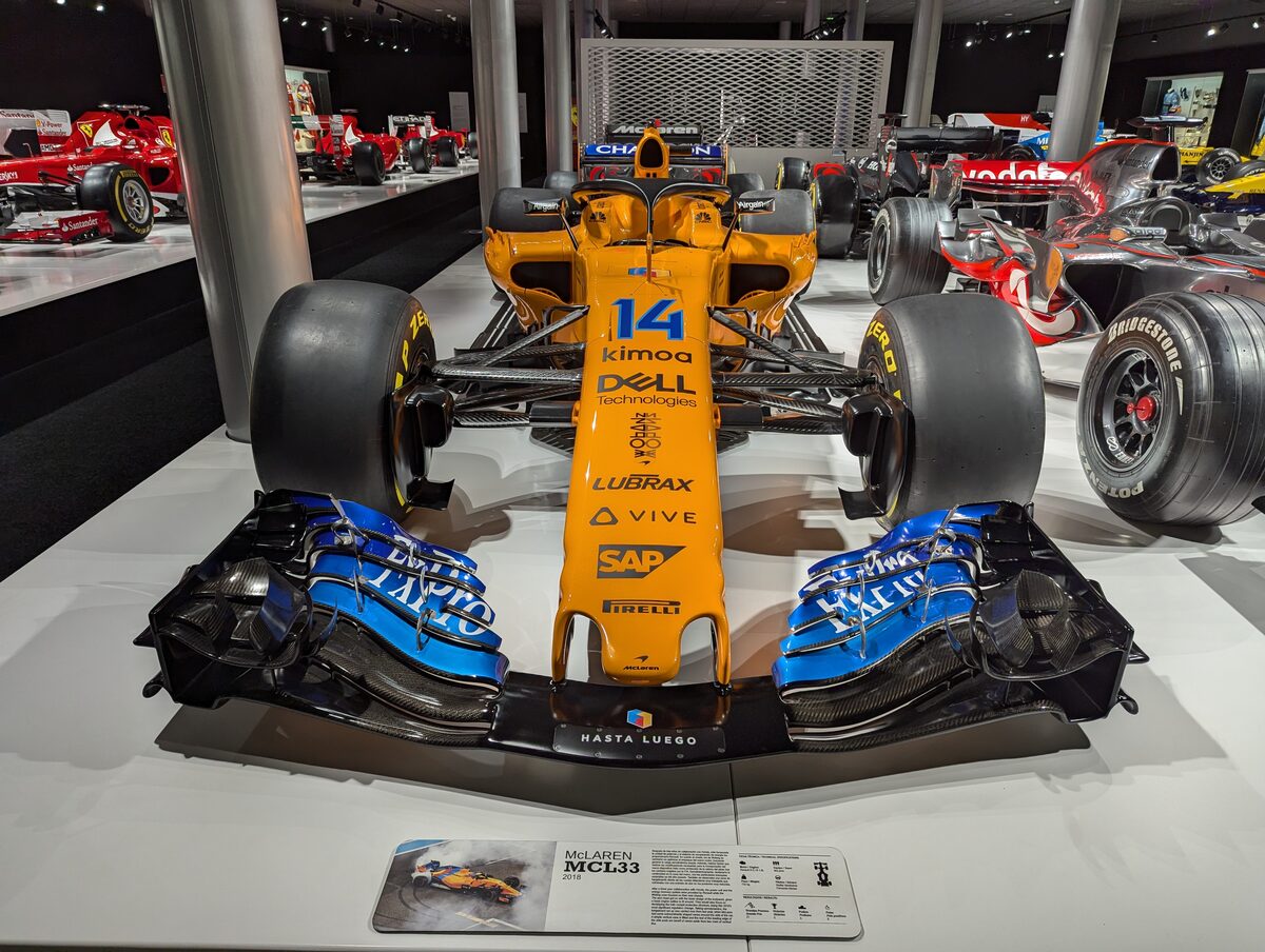 2018年のマクラーレンMCL33正面 フロントウイングにHASTA LUEGOのメッセージプレート