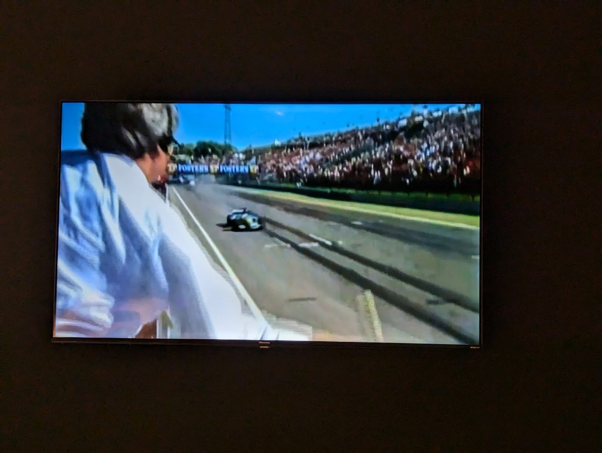 館内モニターに流れる若手時代のレース映像