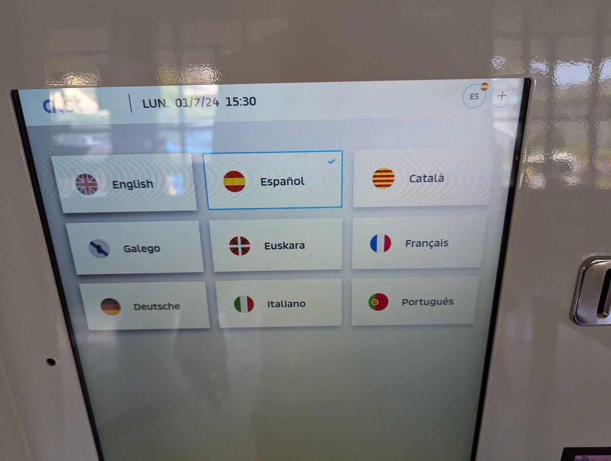 ALSA券売機の言語選択画面 EnglishやEspañolなど9言語が並ぶ