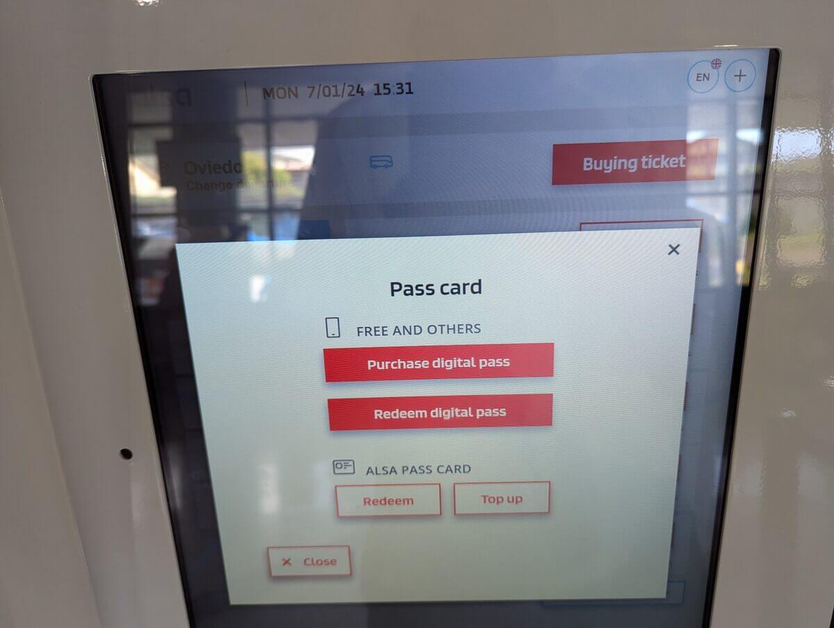ALSA券売機のPass card画面 右上にBuying ticketボタンが見える